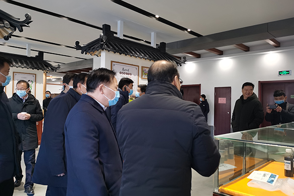 5三門峽市劉南昌書記，率市區(qū)縣負(fù)責(zé)人近100人，蒞臨中威廠區(qū)參觀指導(dǎo)