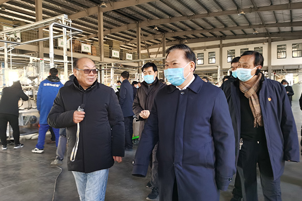 2三門峽市劉南昌書記，率市區(qū)縣負(fù)責(zé)人近100人，蒞臨中威廠區(qū)參觀指導(dǎo)